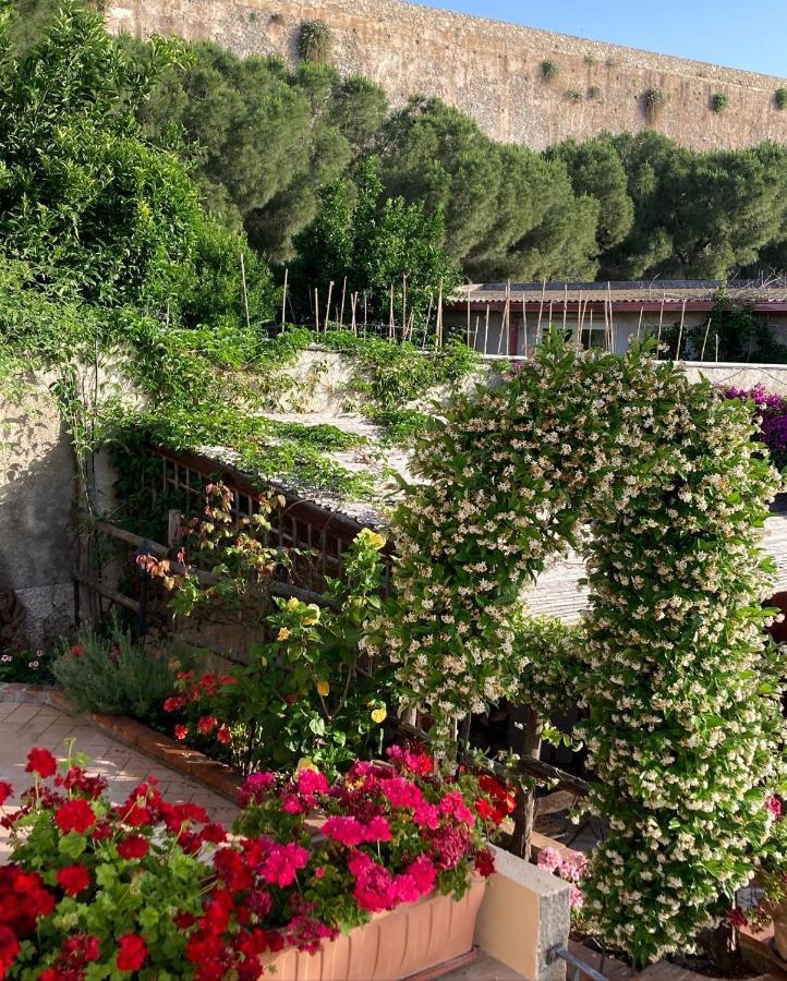 Bed and Breakfast L'Antico Borgo à Milazzo Extérieur photo